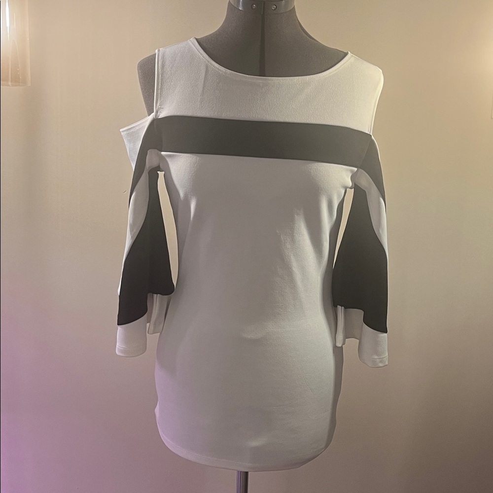 Stylish Black and White Sleeveless Top